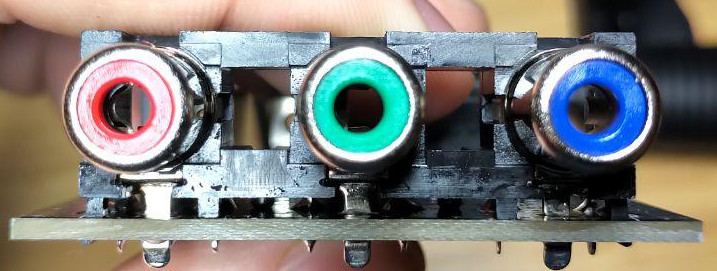 Flush Y/Pb/Pr connector